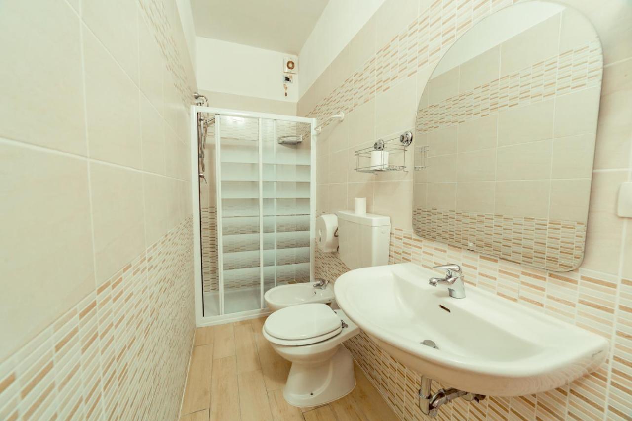 Cristal Rooms Piacenza Eksteriør billede