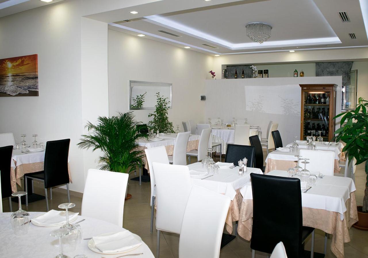 Cristal Rooms Piacenza Eksteriør billede